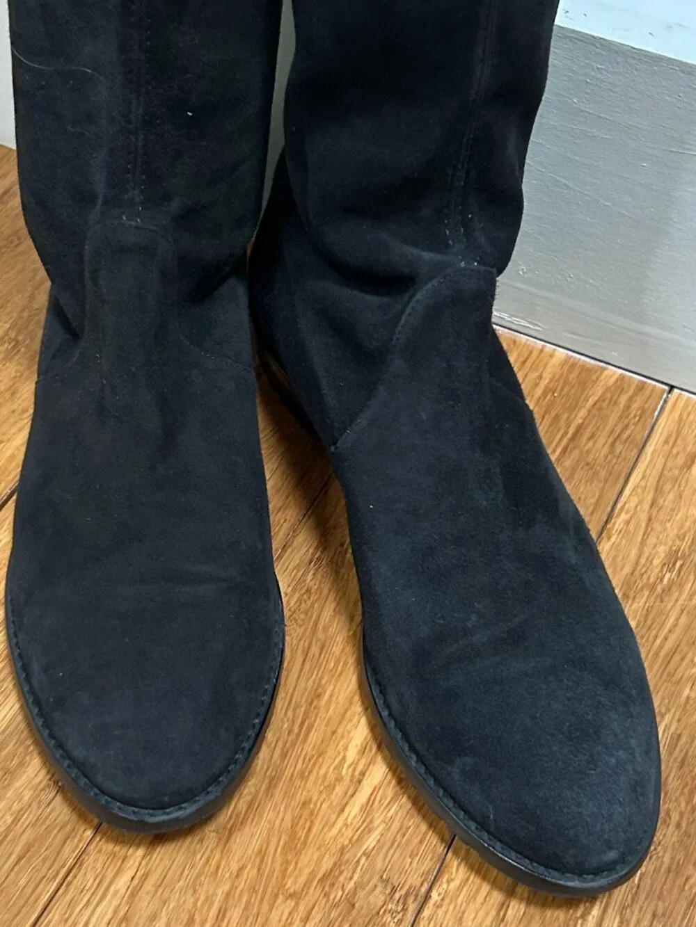 Stuart Weitzman Suede Over-The-Knee Boots Black Round-Toes Tie Closures Size 8